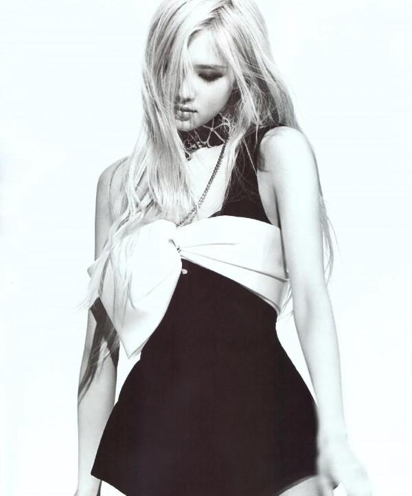 跨國撞衫楊冪樸彩英各有千秋，迪麗熱巴少女時代不分上下