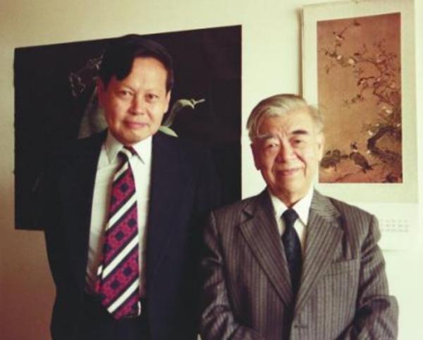 1973年楊振寧與毛主席合影留念，杜聿明十分珍惜，將照片懸掛客廳