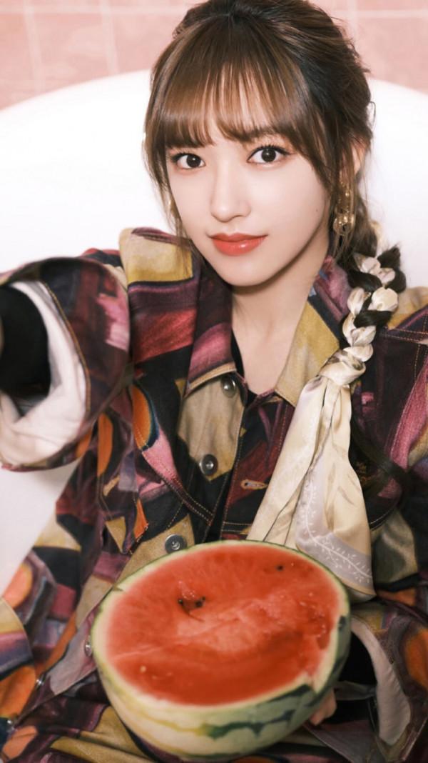 程瀟 1998年出生於廣東省，中國內地流行樂女歌手、演員