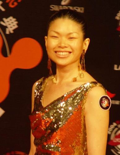 超模呂燕：被身邊人嫌棄，嫁法國貴族後被寵成公主，兒子成她驕傲