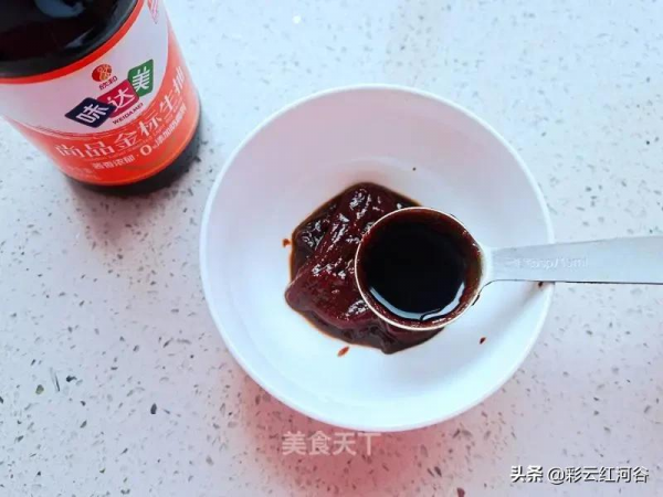 醬香肉絲春捲:肉絲爽滑,醬香入味,卷著吃太香了 醬香肉絲春捲:肉絲爽滑,醬香入味,卷著吃太香了
