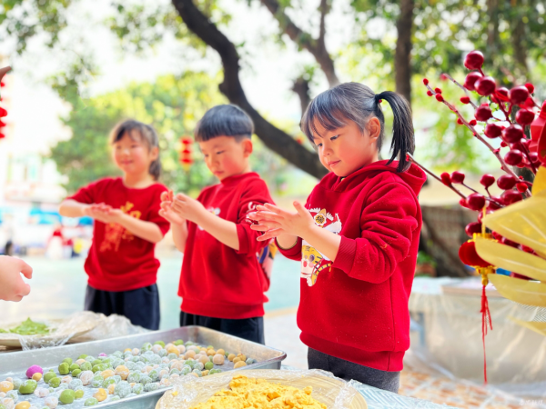 歡天喜地逛廟會 敲鑼打鼓鬧元宵 番禺區洛浦街東鄉幼兒園小朋友樂翻天