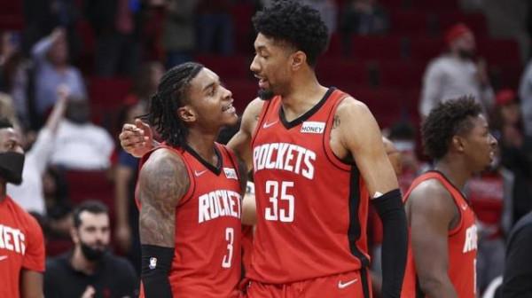 3訊息！湖人鋒線悍將離隊！曝勇士2換2交易伍德方案，威少不認錯