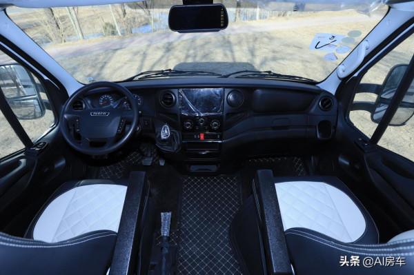 奇瑞3.0T+5座4床平頂房車亮相！設計用心，內飾豪華，用著很舒服