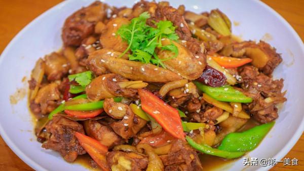 煸炒雞要不要焯水？廚師長教你這個技巧，雞塊鮮嫩入味，香氣十足