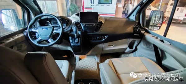 江鈴福特途睿歐升頂房車,不足5米卻能4人睡臥,還可進地庫 江鈴福特途睿歐升頂房車,不足5米卻能4人睡臥,還可進地庫