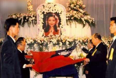 葬禮隆重的明星，每一位離世都令人不捨，最大的78歲，最小的24歲