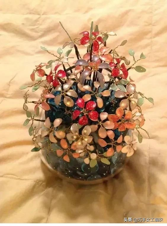 指甲油過期了或不想用了，那就用來做花花飾品吧，