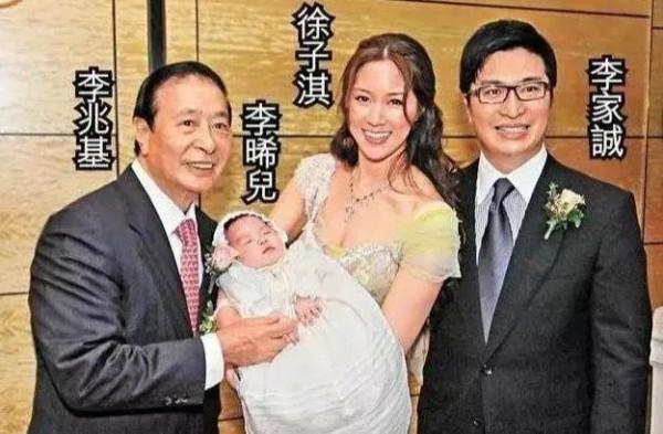 自小就被灌輸名媛思想,香港“千億兒媳”奮鬥豪門15年,終坐穩了 自小就被灌輸名媛思想,香港“千億兒媳”奮鬥豪門15年,終坐穩了