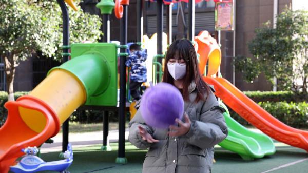 用萬元投影儀和男朋友一起看8K，太爽了