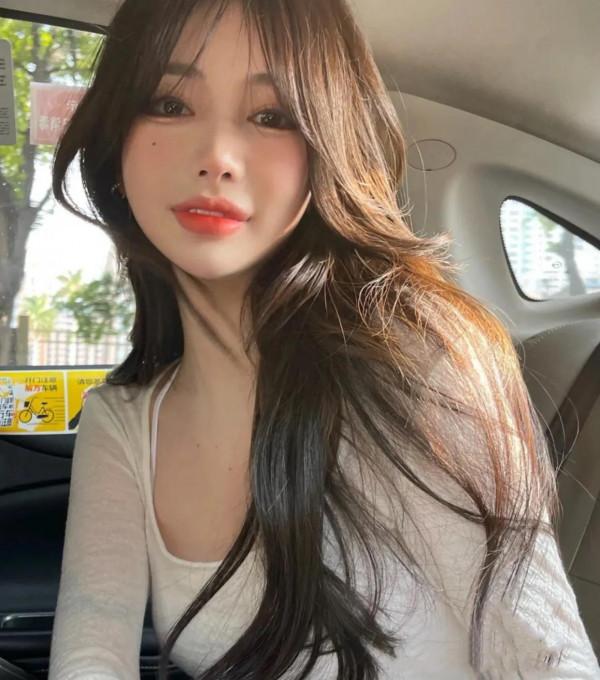 小姐姐嘟嘟唇，簡直就是冬天裡的一股清流