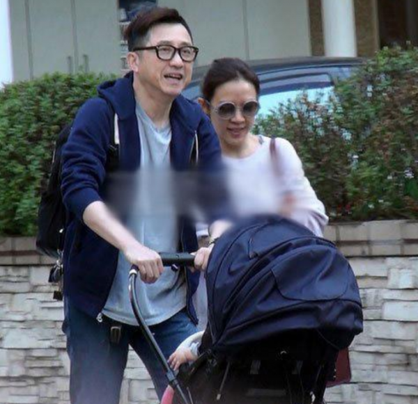 庾澄慶公開4歲女兒美甲傑作，稱讚愛女是天才，開心到笑出皺紋