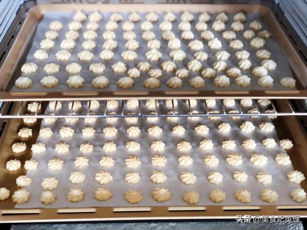 用蛋清做小零食簡直太香了，兩個蛋清做一堆！入口即化寶寶超喜歡