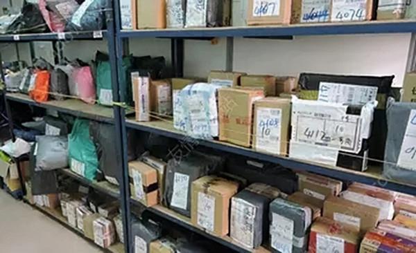 俄羅斯美女倒追中國窮小夥，不要彩禮也要嫁，沒車沒房仍幸福至今