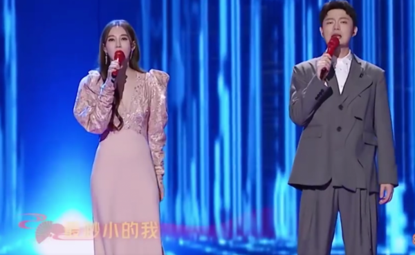 6臺春晚群芳爭豔：唐嫣劉海翻車，張雨綺鑽飾搶鏡，AB像大頭娃娃