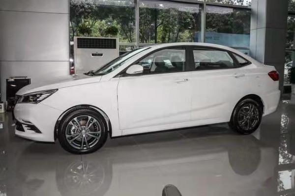 詳解長安逸動DT自動尊貴型，價格親民，外觀時尚，值得購買嗎