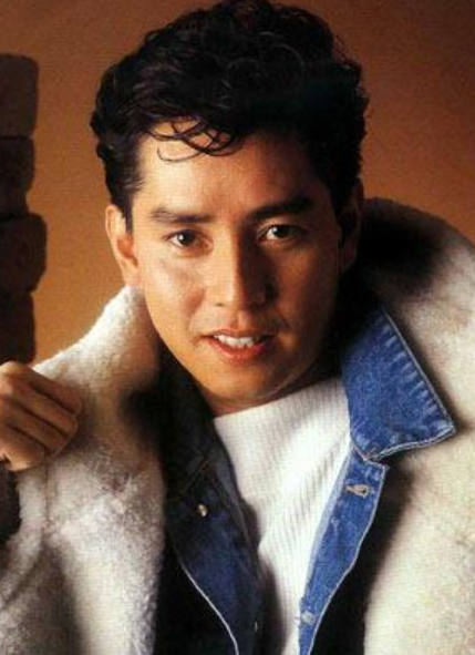 4位香港歌壇天王的“退潮”:癱瘓靠救濟、跳樓自殺、私下生子 4位香港歌壇天王的“退潮”:癱瘓靠救濟、跳樓自殺、私下生子