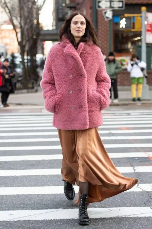 外套裡面別總穿衛衣了，今冬這樣穿最流行