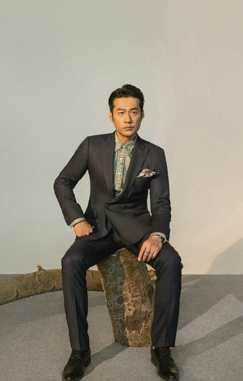 《掃黑風暴》譚凱：未學表演，為單身老媽回家鄉，48歲不強求愛情