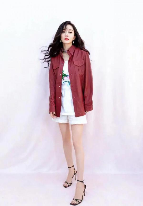 楊冪，太會穿了，每一張照片都好看