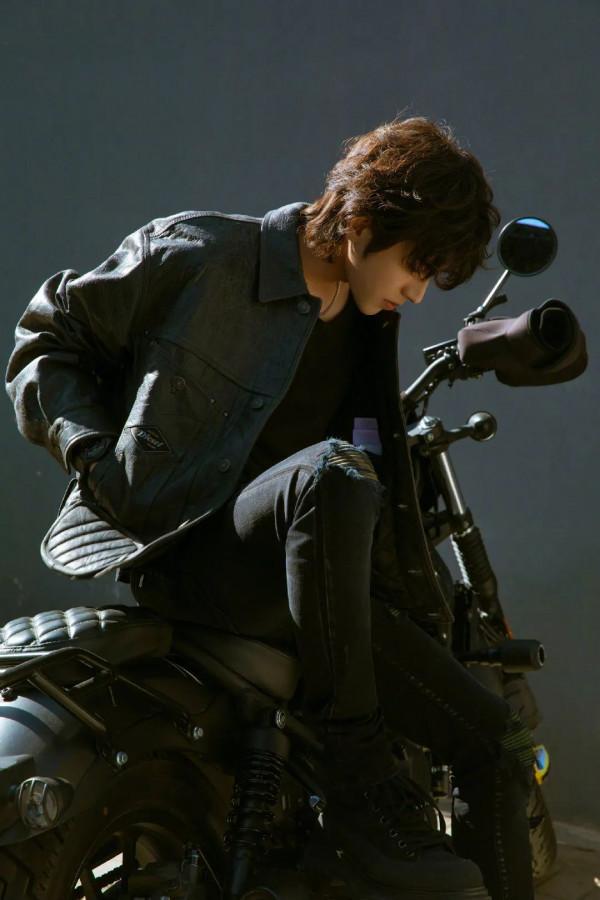 李昂昂的朋友圈 | 熱巴王凱優雅範兒,蔡徐坤宋威龍酷帥範兒 李昂昂的朋友圈 | 熱巴王凱優雅範兒,蔡徐坤宋威龍酷帥範兒