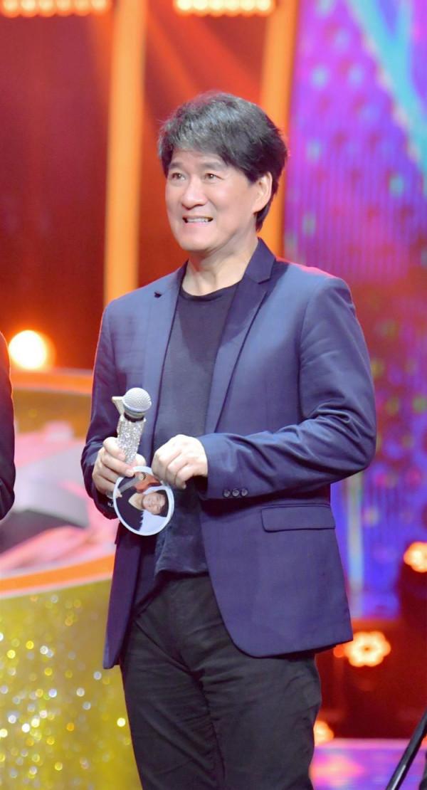 周華健:18歲與初戀失聯,25歲借錢娶外國女粉絲,相伴36年0緋聞 周華健:18歲與初戀失聯,25歲借錢娶外國女粉絲,相伴36年0緋聞