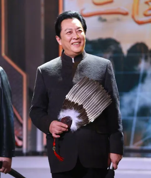 同為皇帝專業戶，陳道明備受好評，張國立拍戲封路引爭議