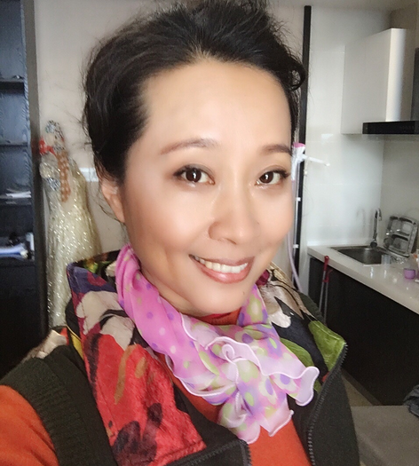 “黑妹”戚慧：5次上春晚，一婚丈夫病故退圈，如今二婚收穫幸福