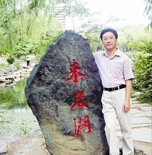 &OpenCurlyDoubleQuote;小平您好&rdquo;四字橫幅的前後故事：橫幅用的是床單，筆用的是抹布