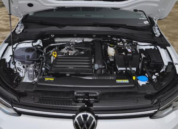 個性化合資家轎比拼：大眾高爾夫VS馬自達3昂克賽拉