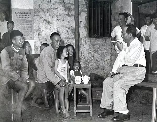 湖南老農兒子被槍斃，進京找發小毛澤東告狀，獲答覆：我無權干涉