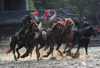 94版84集《三國演義》,拍攝背後的故事,遠比電視劇還精彩,驚歎 94版84集《三國演義》,拍攝背後的故事,遠比電視劇還精彩,驚歎