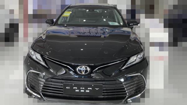 不愁賣的豐田凱美瑞，年前還多降3千元，全款買正合適？