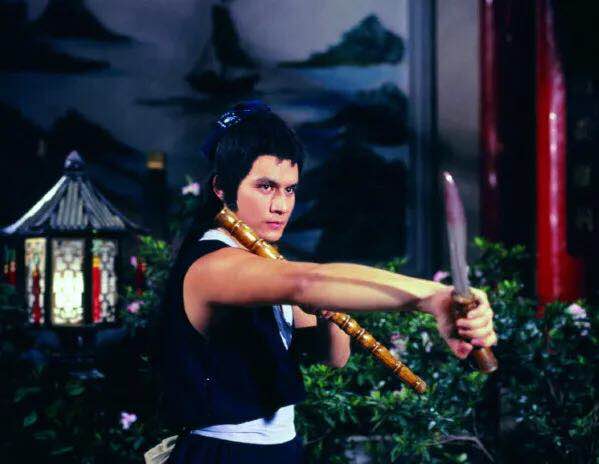 1983年,傅聲遇詭異車禍身亡,甄妮為其生女守寡至今,他憑什麼? 1983年,傅聲遇詭異車禍身亡,甄妮為其生女守寡至今,他憑什麼?