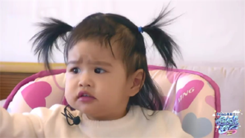 《爸爸去哪兒》8年了，10位女娃變化大，有人進入變美尷尬期