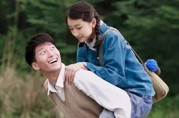 看完周冬雨的3次逆襲，才明白相貌平平的她為什麼會如此成功