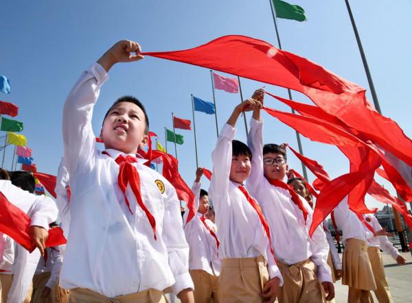 學校紅領巾變“綠領巾”?很多網友不理解 學校紅領巾變“綠領巾”?很多網友不理解