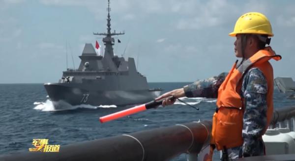 中國、新加坡海軍艦艇編隊舉行海上聯合演習,現場畫面曝光 中國、新加坡海軍艦艇編隊舉行海上聯合演習,現場畫面曝光