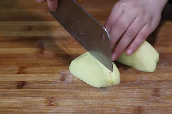 土豆和洋蔥這樣做太香了,出鍋比紅燒肉還受歡迎,營養下飯又解饞 土豆和洋蔥這樣做太香了,出鍋比紅燒肉還受歡迎,營養下飯又解饞
