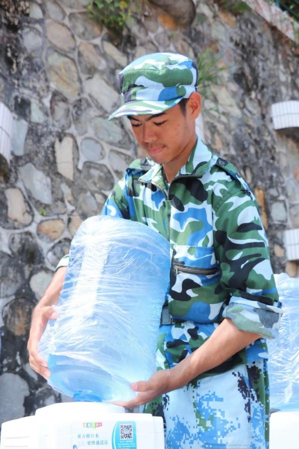 聽完教官唱歌,來看看廣東工業大學“軍花軍草”! 聽完教官唱歌,來看看廣東工業大學“軍花軍草”!