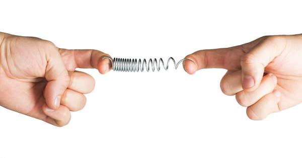 旅行者2號遭遇“火牆”阻擋，溫度達4萬度，人類飛不出太陽系？