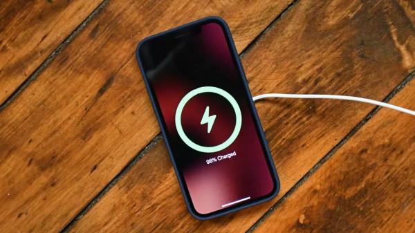 實測7款iPhone,執行iOS15RC版本,看看電池續航到底如何? 實測7款iPhone,執行iOS15RC版本,看看電池續航到底如何?