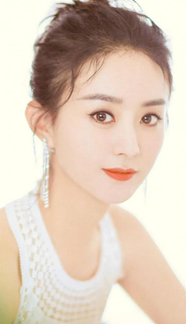 分享一組趙麗穎的美照桌布