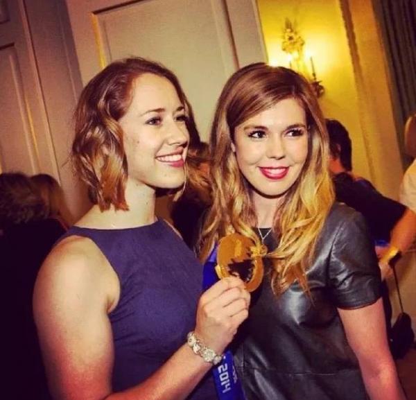 英國首相夫人：擠走高顏值前妻，戴鴿子蛋大鑽戒，齙牙妹憑什麼