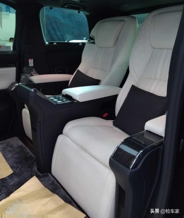 雷克薩斯LM新車加價80萬？二手還賣195萬，我見過的最貴麵包車