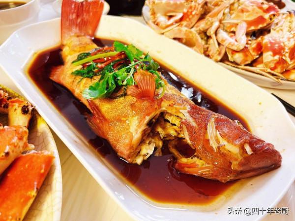 關曉彤曬年夜飯，網友：全是海鮮大餐，太豪華！看著都誘人