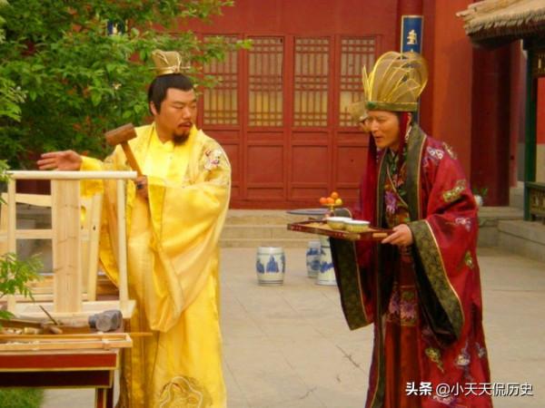 拐個皇帝回現代，歷史上的皇帝穿越到現代適合做什麼工作？