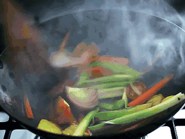 炒鍋大比拼！鐵鍋、不粘鍋、不鏽鋼鍋哪一種炒鍋更健康，更耐用？