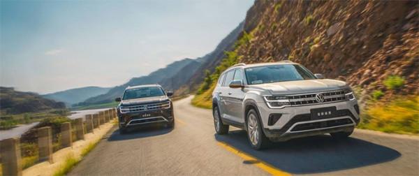 大塊頭也可以很好開！底盤、車機全新升級，試駕新款大眾途昂