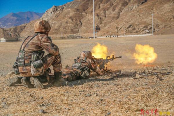 火力全開！直擊重機槍實彈射擊現場